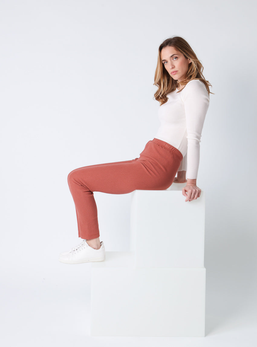 Pantalon femme en maille côtelée orange